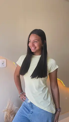 Blusa Assimétrica com Manga