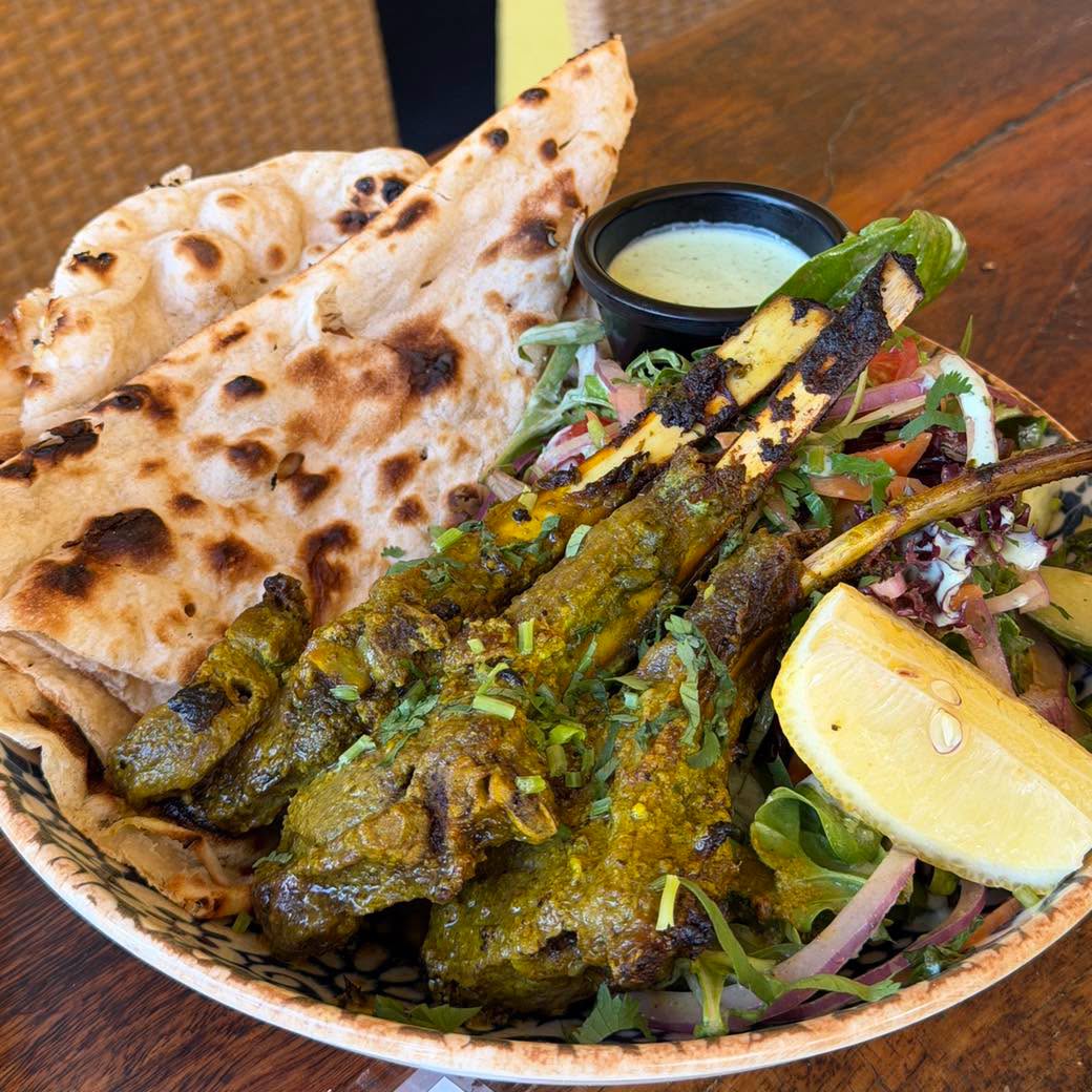 Lamb chops with naan and salad
