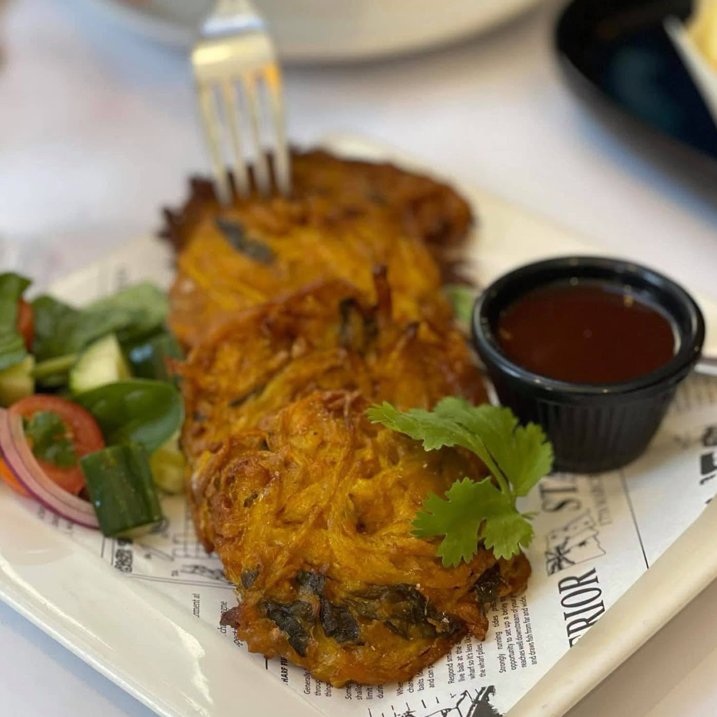 Vegetable pakoras with tamarind sauce
