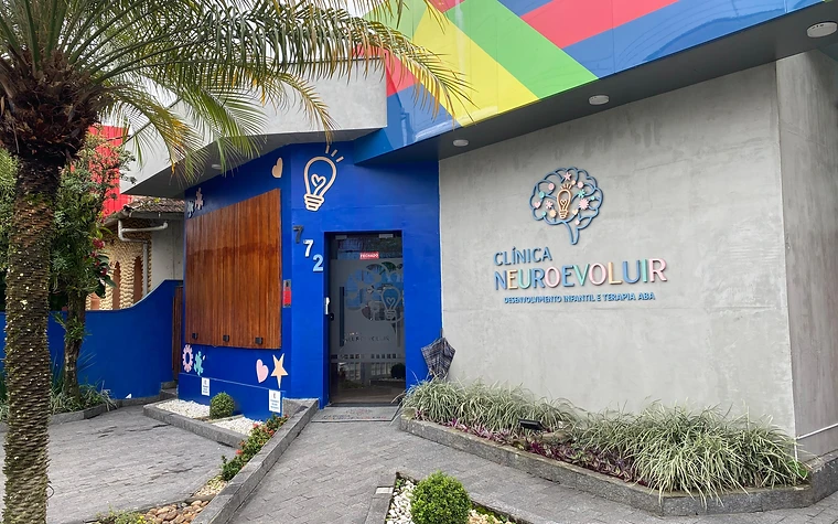 Fachada da Clínica Neuroevoluir no Centro de Ubatuba