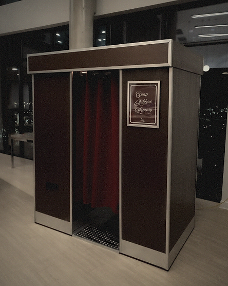The Retro Booth, a vintage-style photo booth