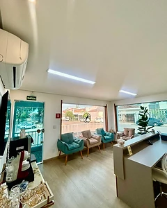 Sala de espera com poltronas