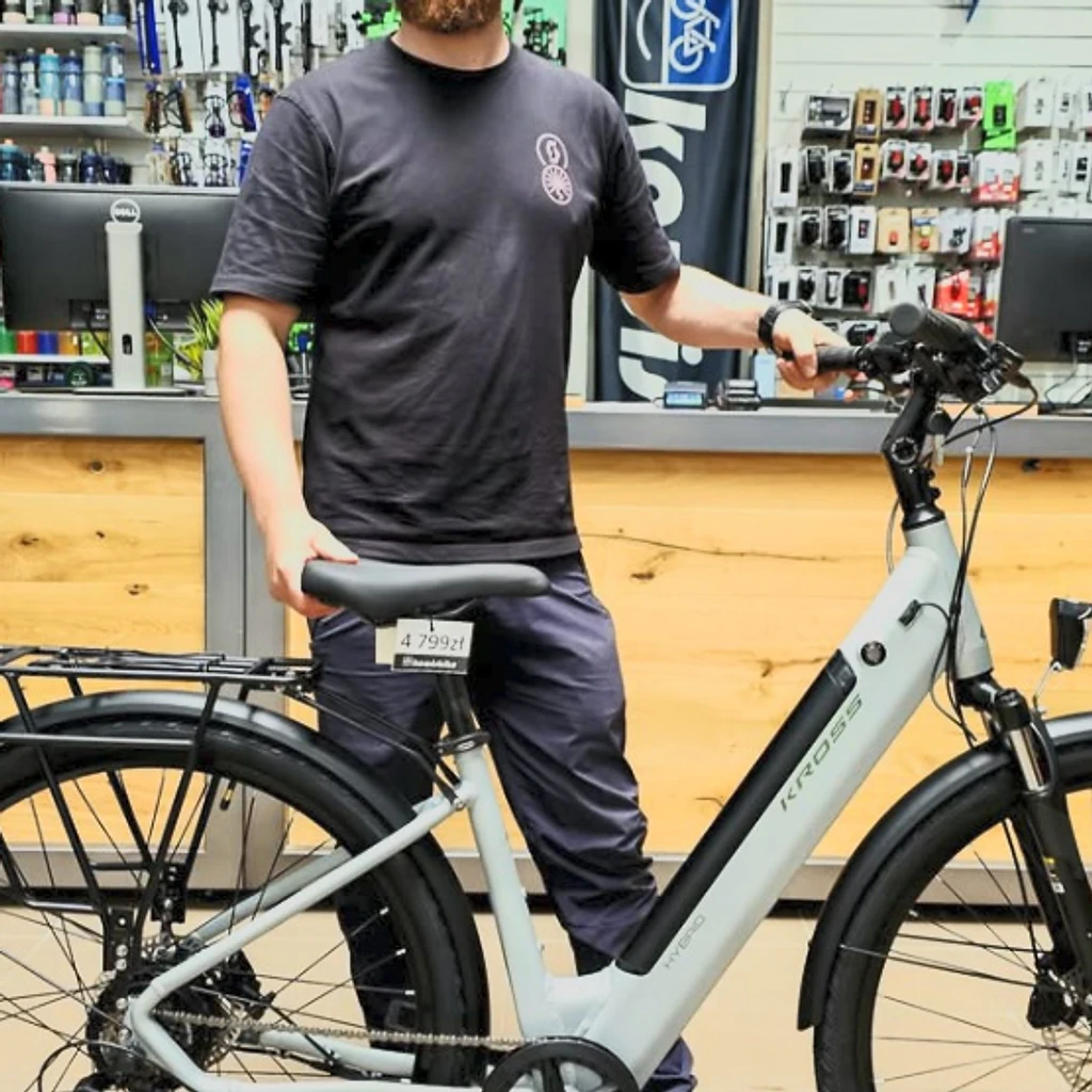 Miejski rower elektryczny w salonie KawisBike