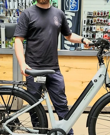 Miejski rower elektryczny w salonie KawisBike