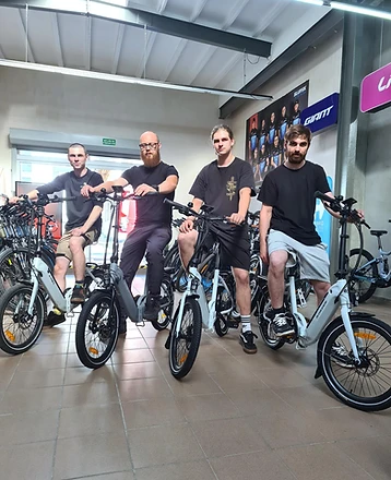 Zespół KawisBike z rowerami elektrycznymi w Słupsku