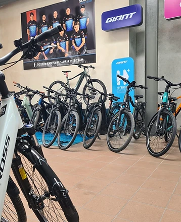 Wybór rowerów elektrycznych w salonie KawisBike