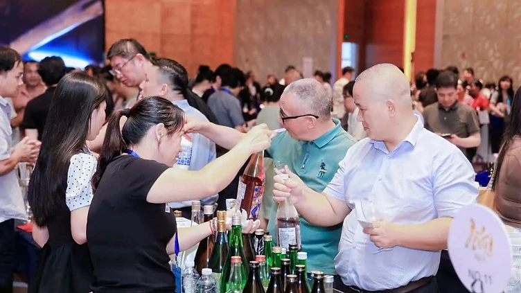 Wine export director discussing distribution partnership agreements and commercial channel strategies at a trade fair.