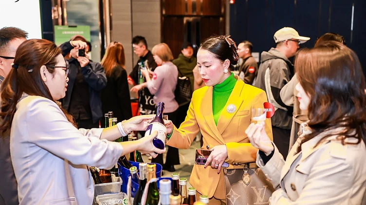 Bilingual wine tech sheets and Chinese-language tasting notes displayed on a winery exhibition table in China