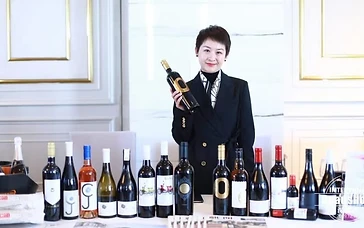 Sommelier pouring wine in a luxury Bali resort overlooking the ocean, illustrating Indonesian on-premise wine distribution