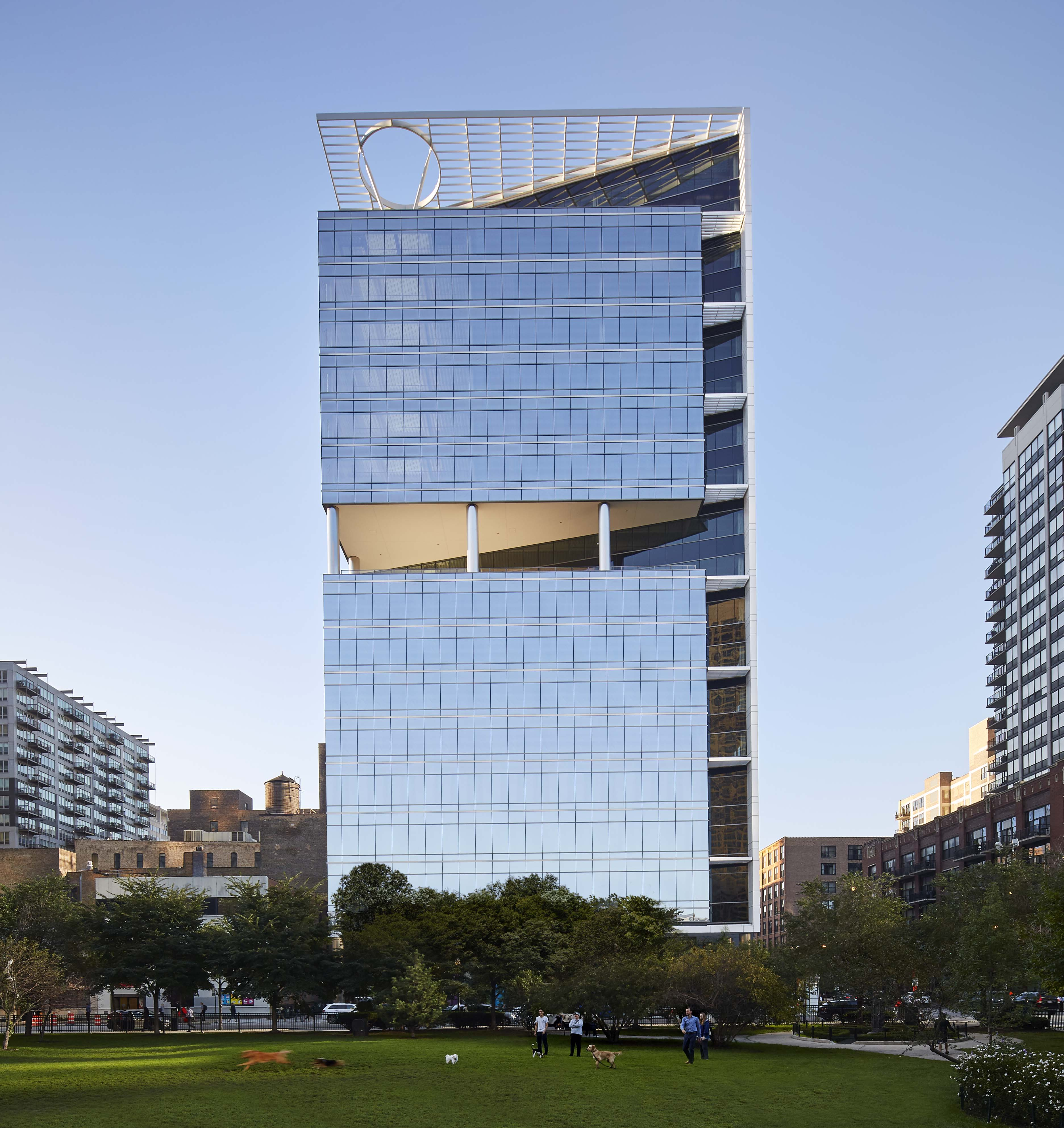 625 W Adams