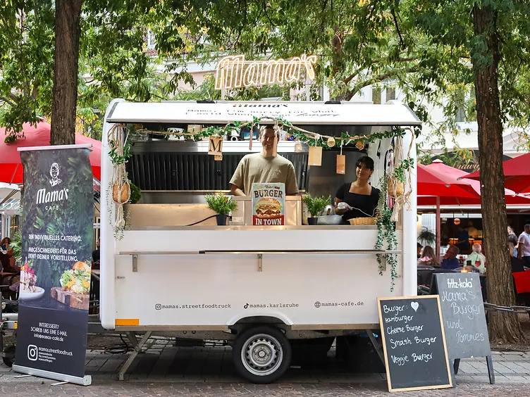 Frische Speisen und Kaffee aus dem Mama's Foodtruck
