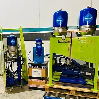 Rental equipment — MP200 and MP600 units on site