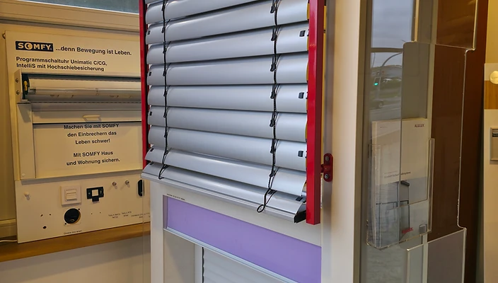 Rollladenantrieb als Ausstellungsmuster in der Ausstellung von CSR Studio in Moers