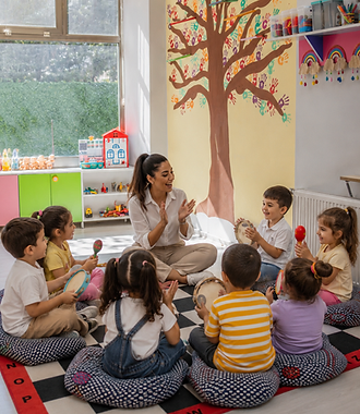 Müzik ve ritim etkinliği — enstrümanlarla birlikte oyun