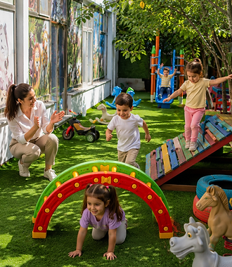Bahçede koşma, tırmanma ve hareket