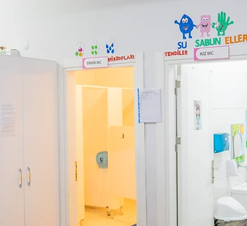 Çocuklarımıza özel tuvalet ve hijyen alanımız