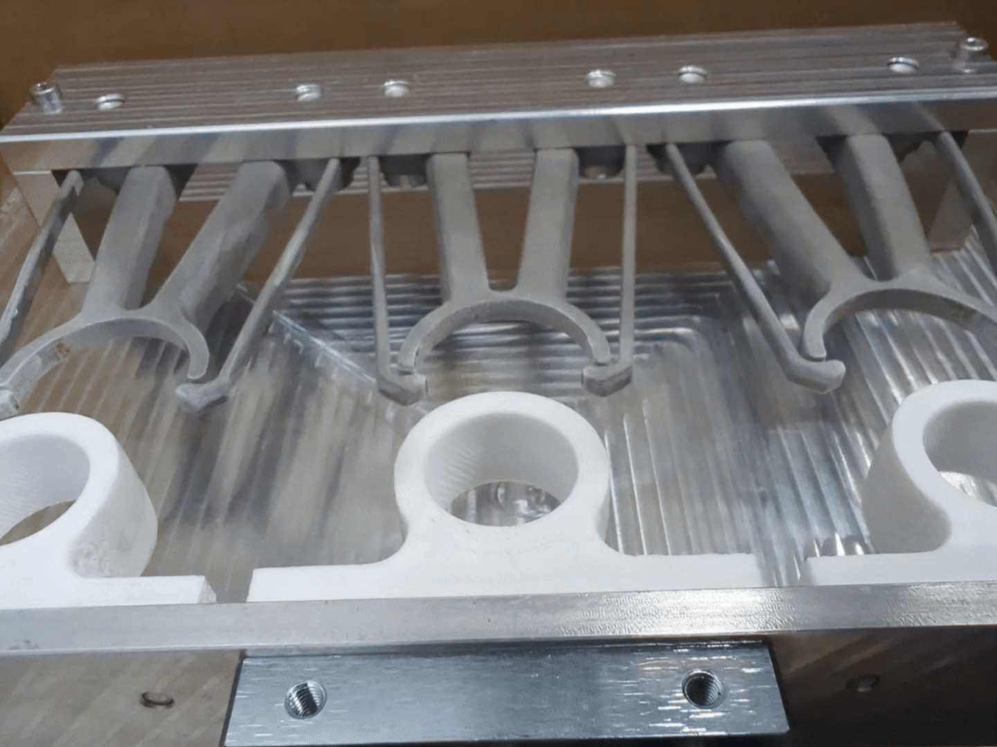 Supplied gripper mechanism demonstration on a test fixture
