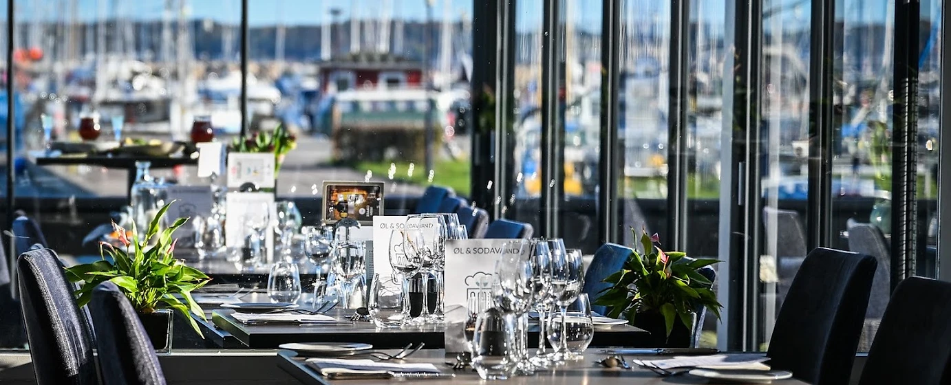 Spisesalen ved havnen. Foto: Restaurant Kaj.