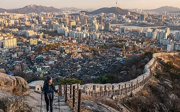 Seoul Walking Tour with Inwangsan Hike