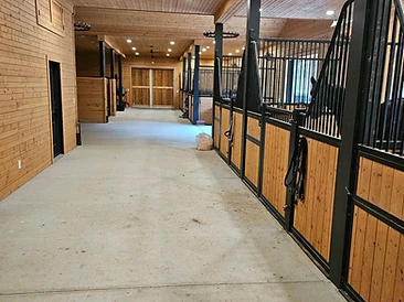 Center-Aisle Horse Barn