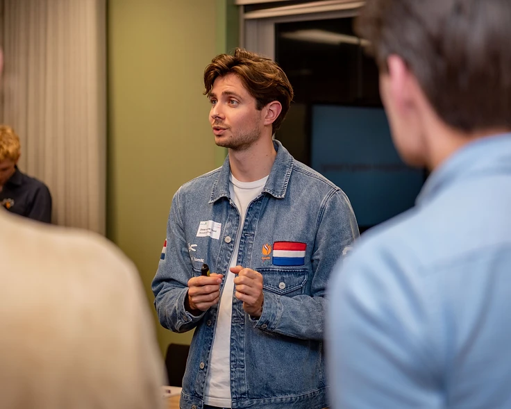 Olivier van de Voort presenteert