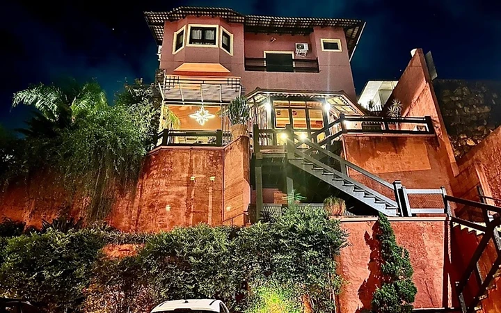 Exterior da Pousada Fruto Do Mar à noite