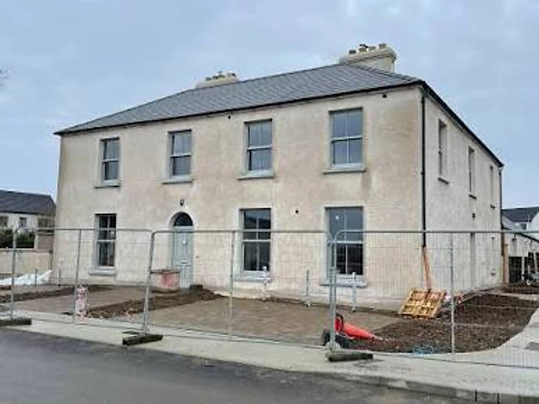 Georgian-style house finished in external lime render — MPC Plastering