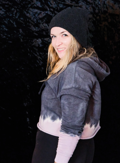 Grey-to-pink tie-dye crop hoodie