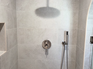 Walk-in shower with recessed niche and polished nickel fixtures