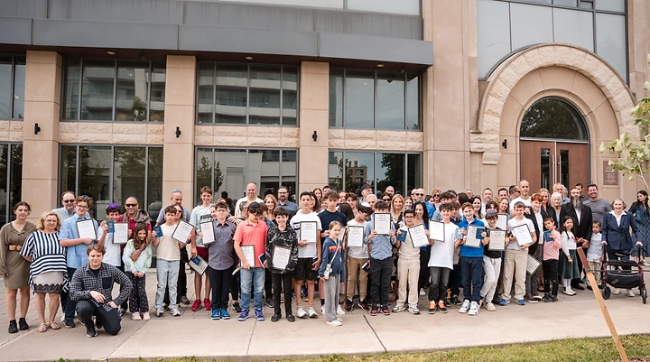The whole BMC community — graduates, parents, siblings and grandparents — gathered outside the Chabad Israeli Centre