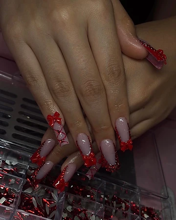 Detailed luxury nail art by NailsBy.Michee