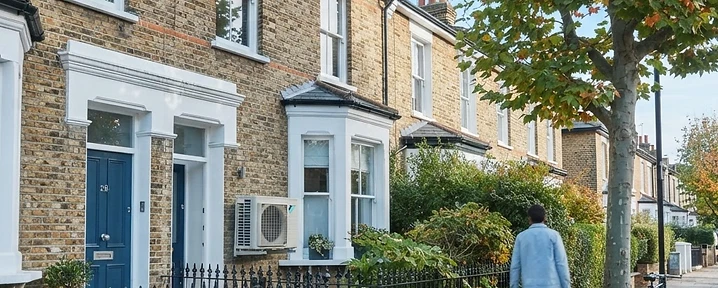 Early Autumn Warmth in London: Why Dual Split Systems Keep Homes Balanced