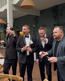 Guests react to close-up magic at a Sydney event, photo 22