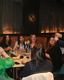 Guests react to close-up magic at a Sydney event, photo 21