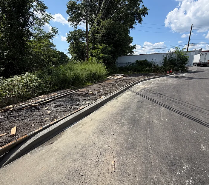 Concrete curb edging