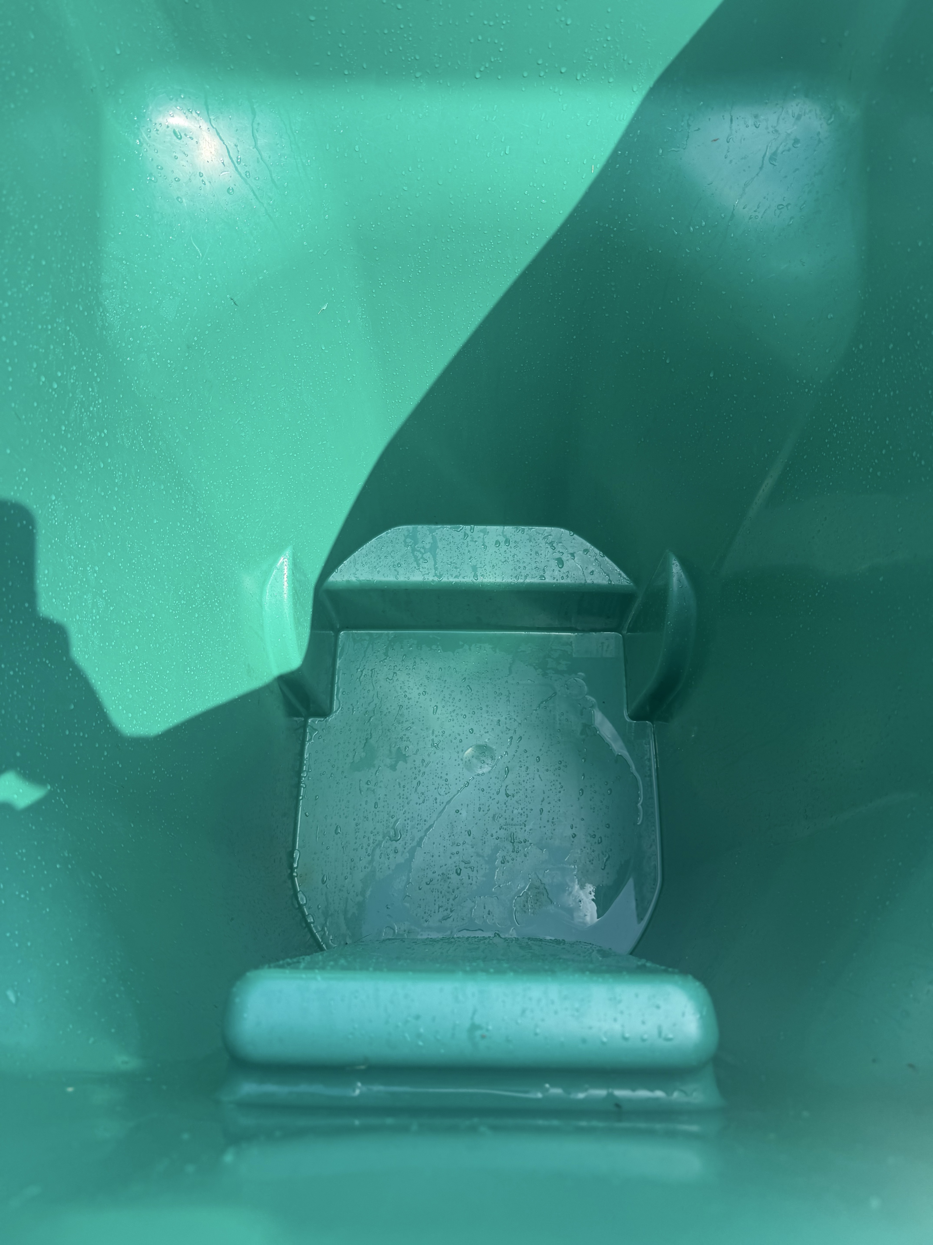 High-pressure water cleaning
