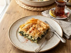 Ispanaklı ve Lorlu Tepsi Böreği