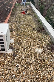 Toiture-terrasse gravillonnée avant travaux d'étanchéité Toiture-terrasse gravillonnée avant travaux d'étanchéité