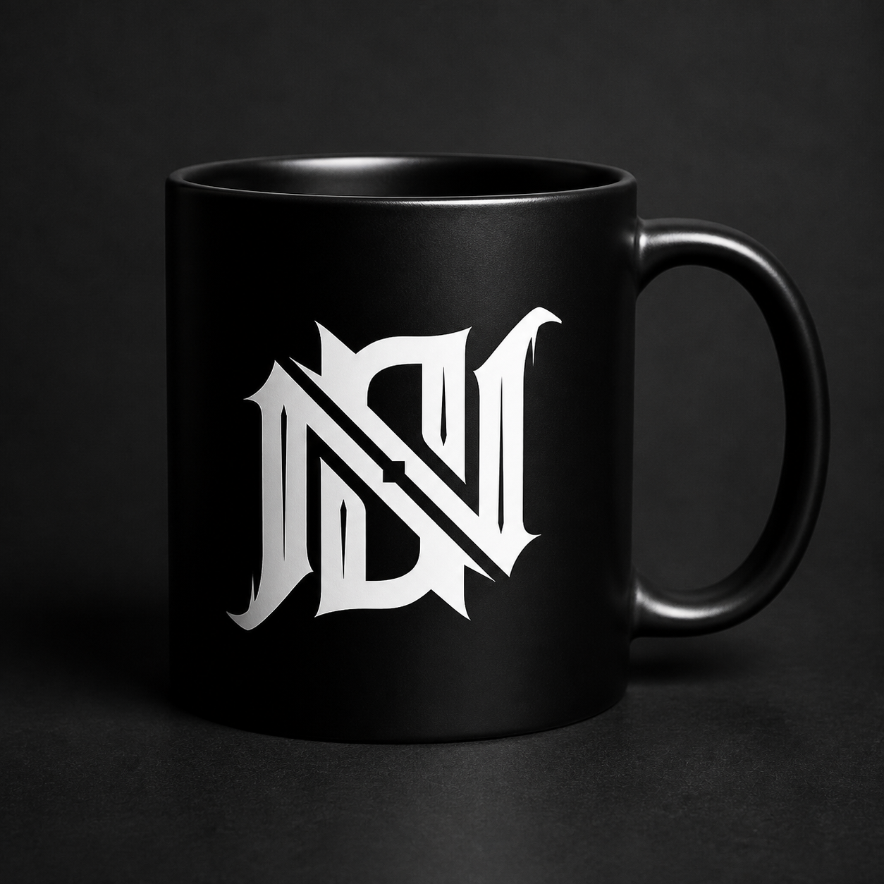 Czarny kubek z logo NS