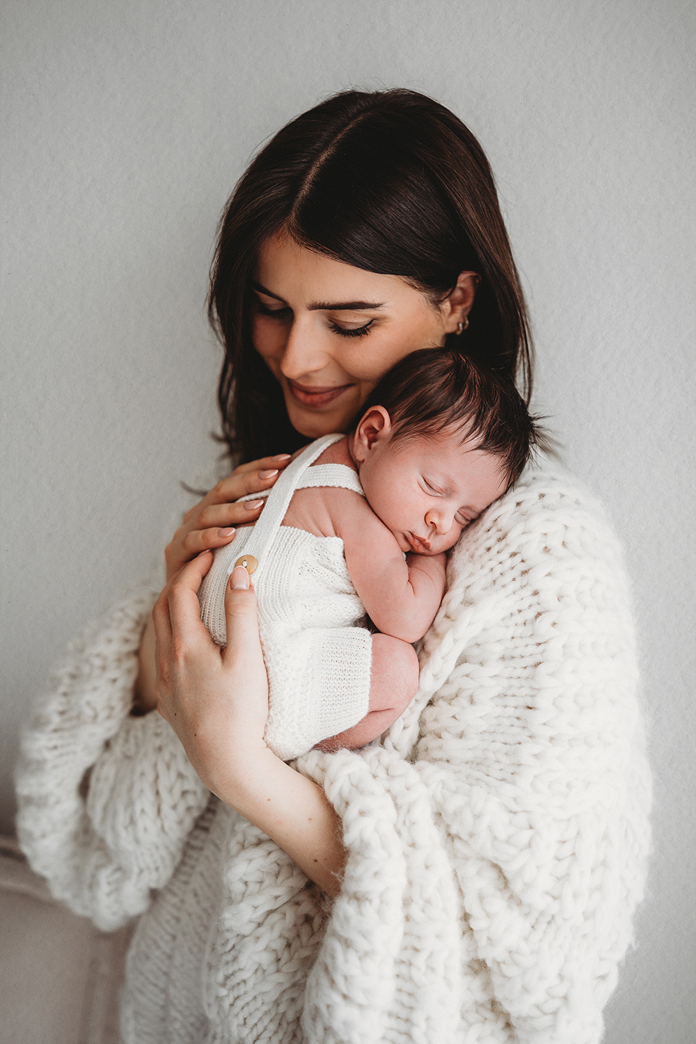 Lifestyle newborn shoot — samen met je pasgeboren kindje in de daglichtstudio