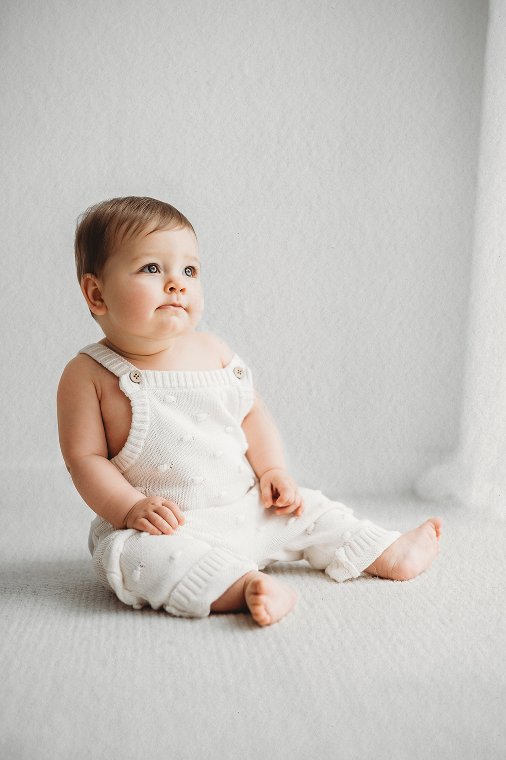 Sitter shoot — baby zittend in de studio