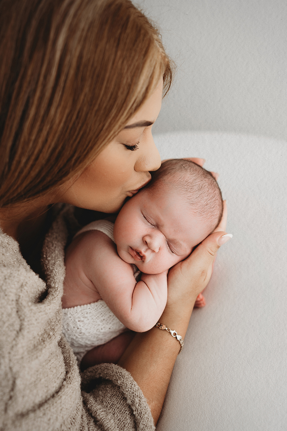 Fotograaf newborn — pasgeboren baby in de studio