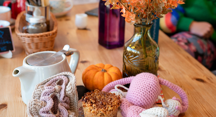 A relaxed Fannies & Flapjacks event table set with coffee and cake