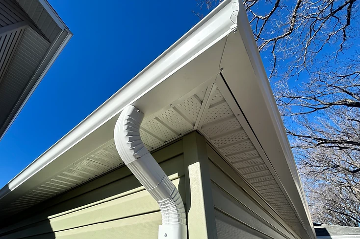 Finished soffit, fascia and eavestrough installation