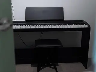 Guitar Room 1