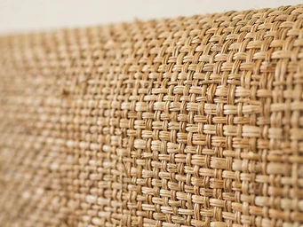 Texture de jonc de mer tressé, revêtement de sol naturel aux nuances chaudes