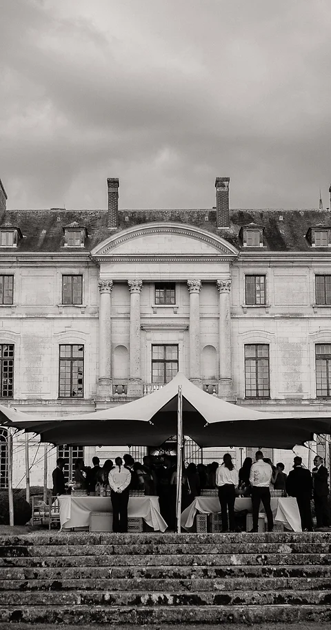 Architecture éphémère La Toile Nomade dans un domaine