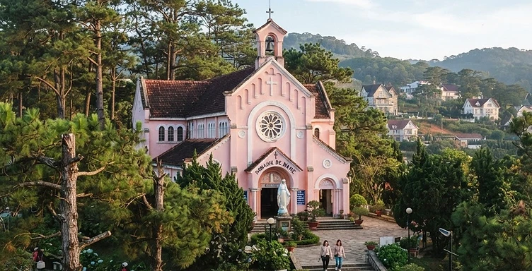 French Hill Station Da Lat: Villas & Pine Lanes