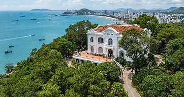 Bach Dinh Palace & Lighthouse History Walk