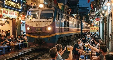 Hanoi After Dark: Bia Hoi & Train Street by Bus 09
